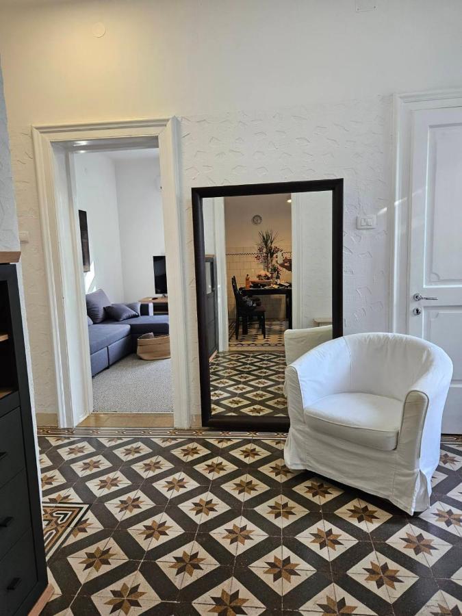 Uz Apartament *